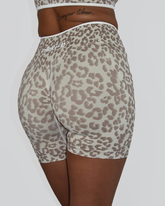 Aura Linea Shorts - Leopardato - Nikki B fit