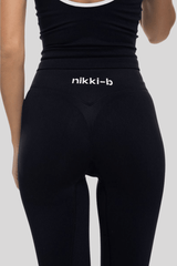 Aura Noir Linea Leggins - Nikki B fit