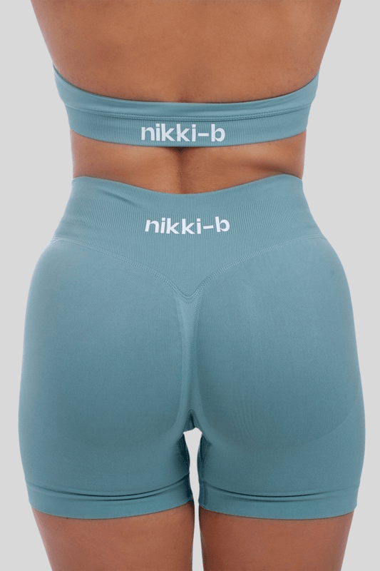Iris V - Shape Scrunch Shorts - Nero - Nikki B fit