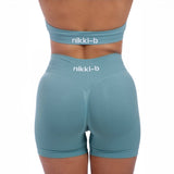 Iris V - Shape Scrunch Shorts - Verde Acqua - Nikki B fit